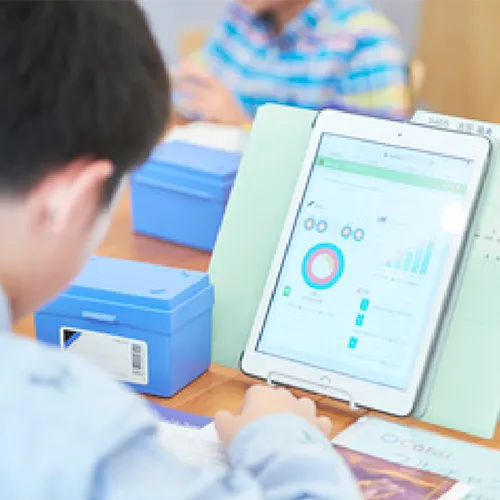 学習管理システム Catallog で自習を記録する生徒