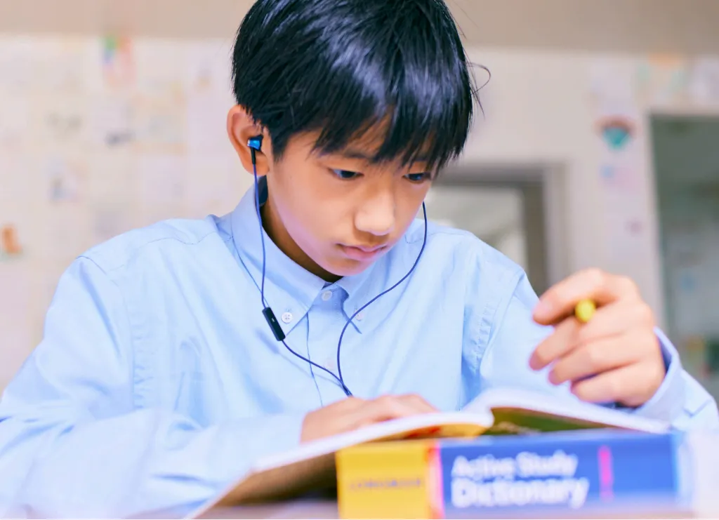 オンラインレッスンで学ぶ生徒